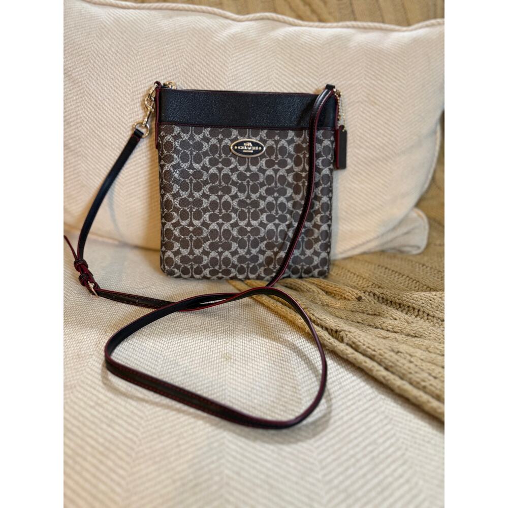 Coach Signature Swingpack North South Brown